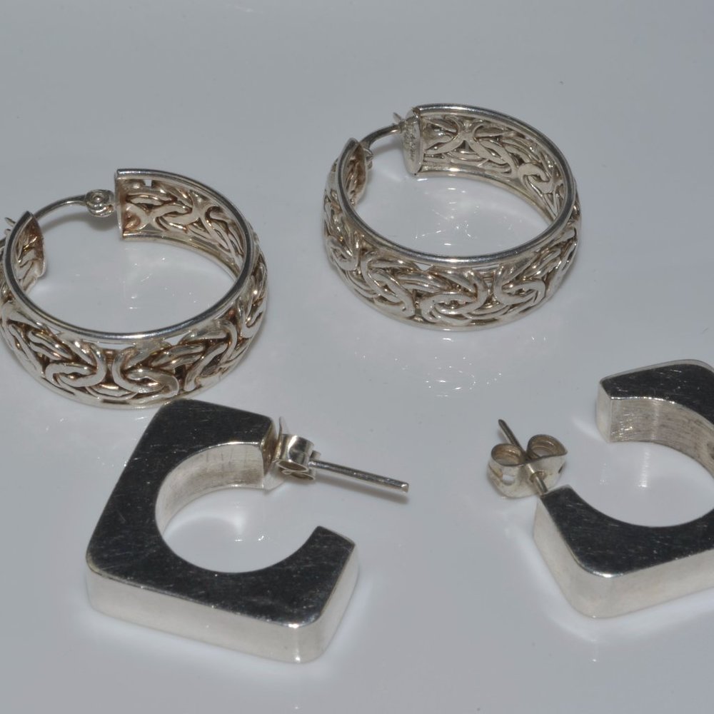 2 pairs of sterling silver earrings